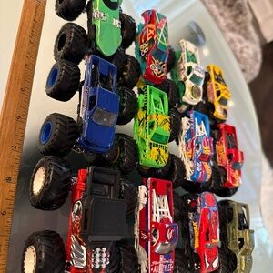 Monster Trucks 1:64 Scale Lot Of 12